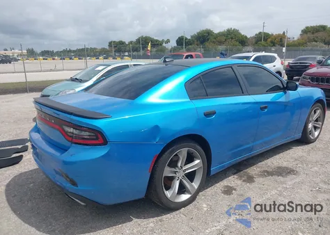 2015 Dodge Charger Sxt z USA, uszkodzony, nr VIN 2C3CDXHG3FH827754